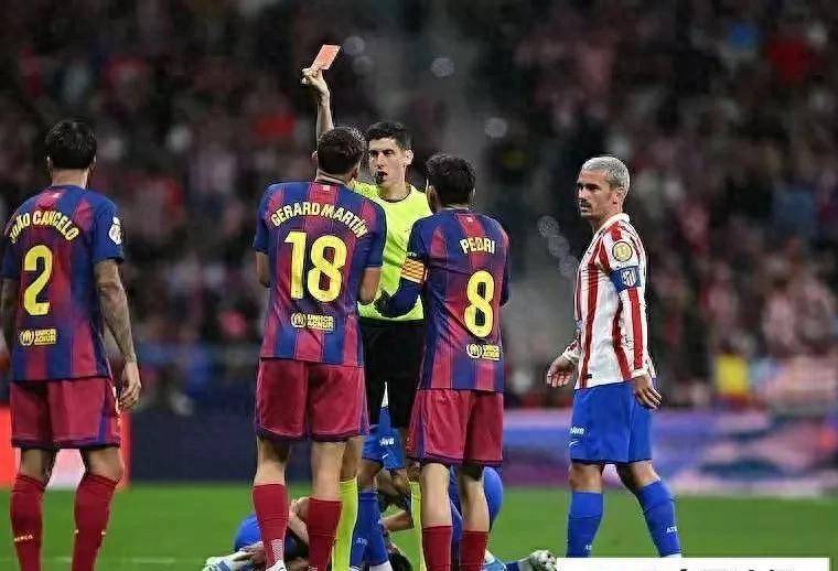 诺坎普一夜崩塌！巴萨10人作战0-2完败！欧冠出局一步之遥！拉师傅真不行，巴斯快救驾